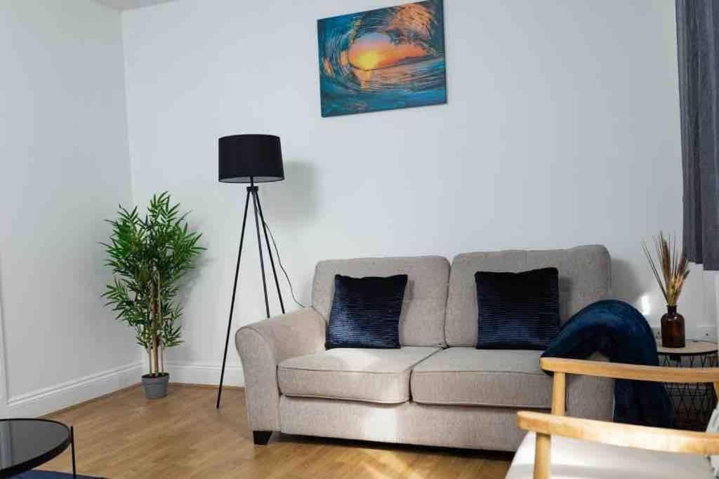 Spacious City Centre 2 Bedroom Apartment - Lt Apartment Лестер Экстерьер фото